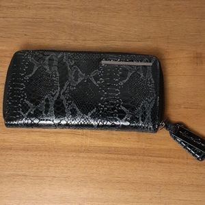 Pretty Kenneth Cole Wallet